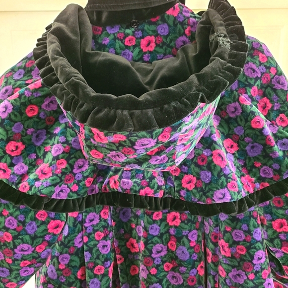 SOLD!! ⭐HOST PICK⭐  VINTAGE - Children's cotton velvet coat with separate hood. - Picture 8 of 16